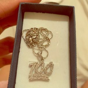 Diamond pendant with chain